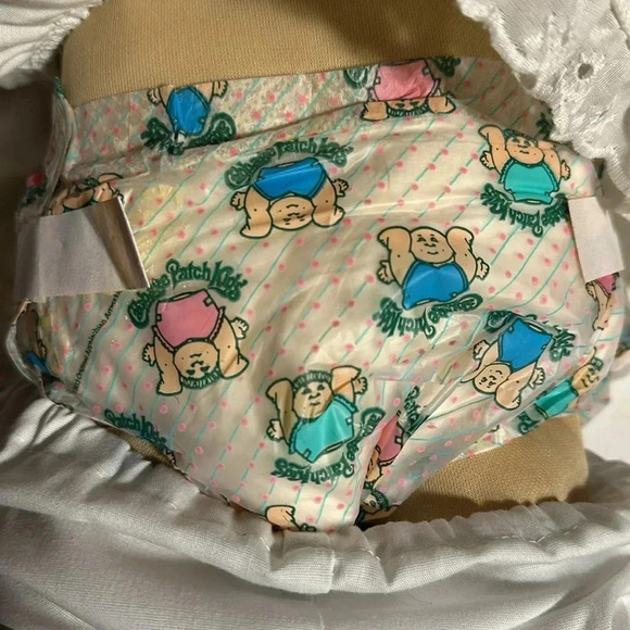 Vintage 1985 Cabbage Patch Kids Doll in White Eyelet Dress & Red Ribbon - Picture 7 of 8